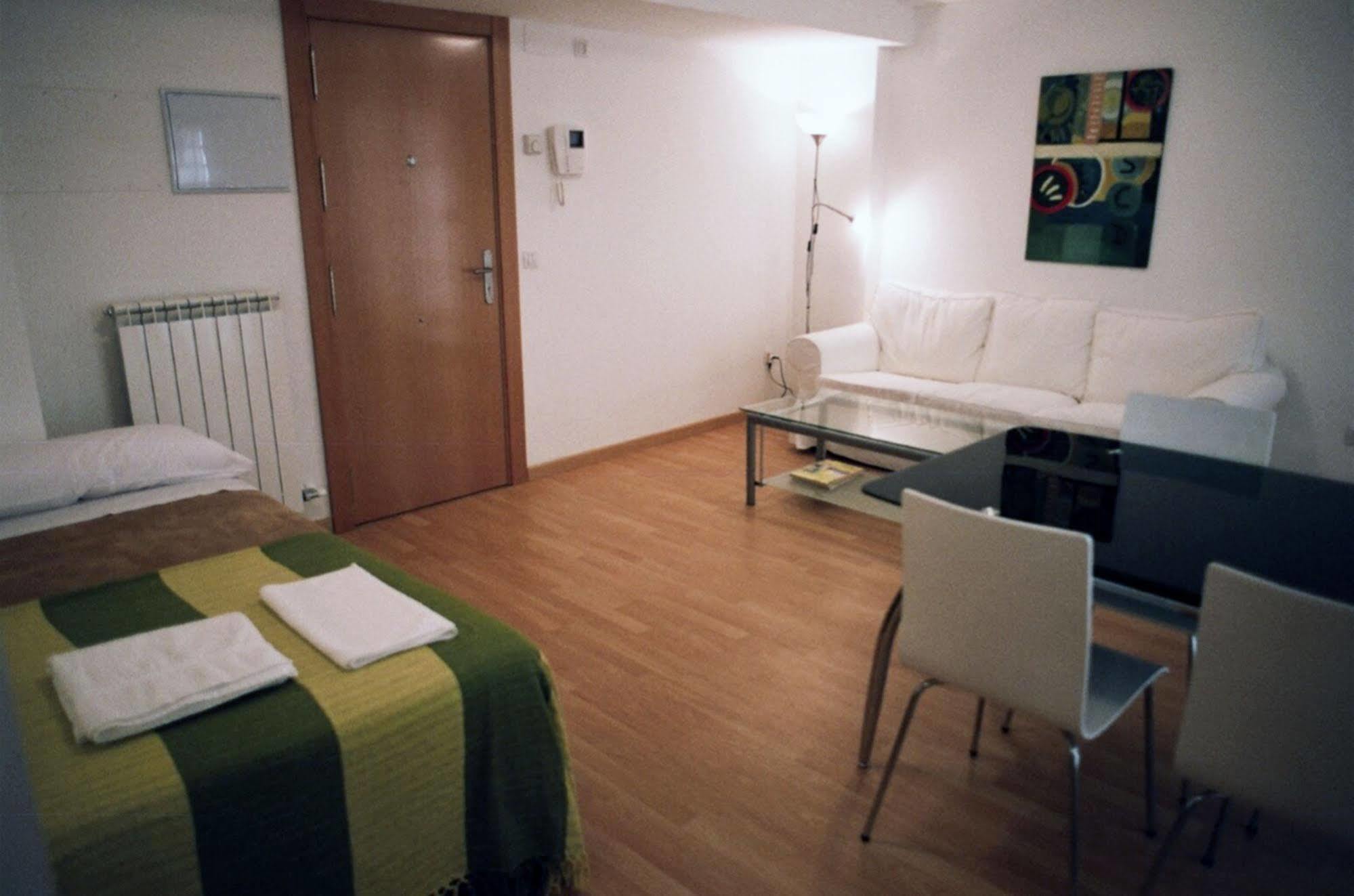 Apartamentos Auhabitat Zaragoza, Edificio De Apartamentos Turisticos Exteriör bild